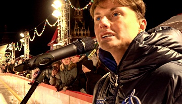 Сергей Арутюнов исполнил Гимн России на Красной Площади ко Дню Защитника Отечества 